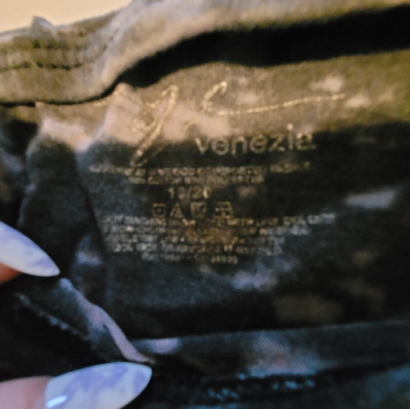 {BOGO FREE} Venezia Black and Purple Graphic 3/4 Sleeve Tee Size 18 - Picture 6 of 7